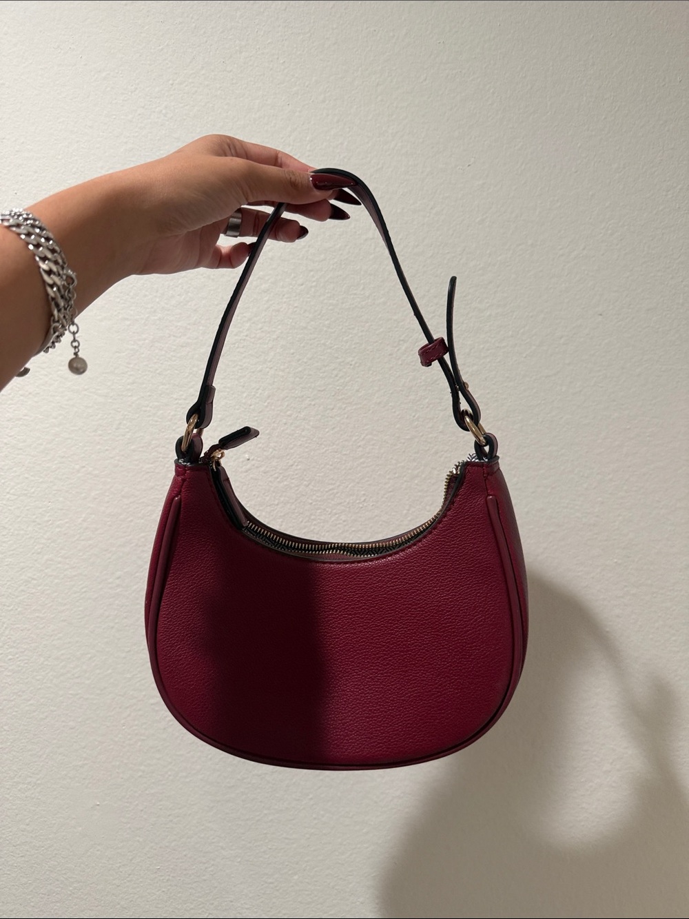 Elegant Women's Shoulder Bag in Wine Red